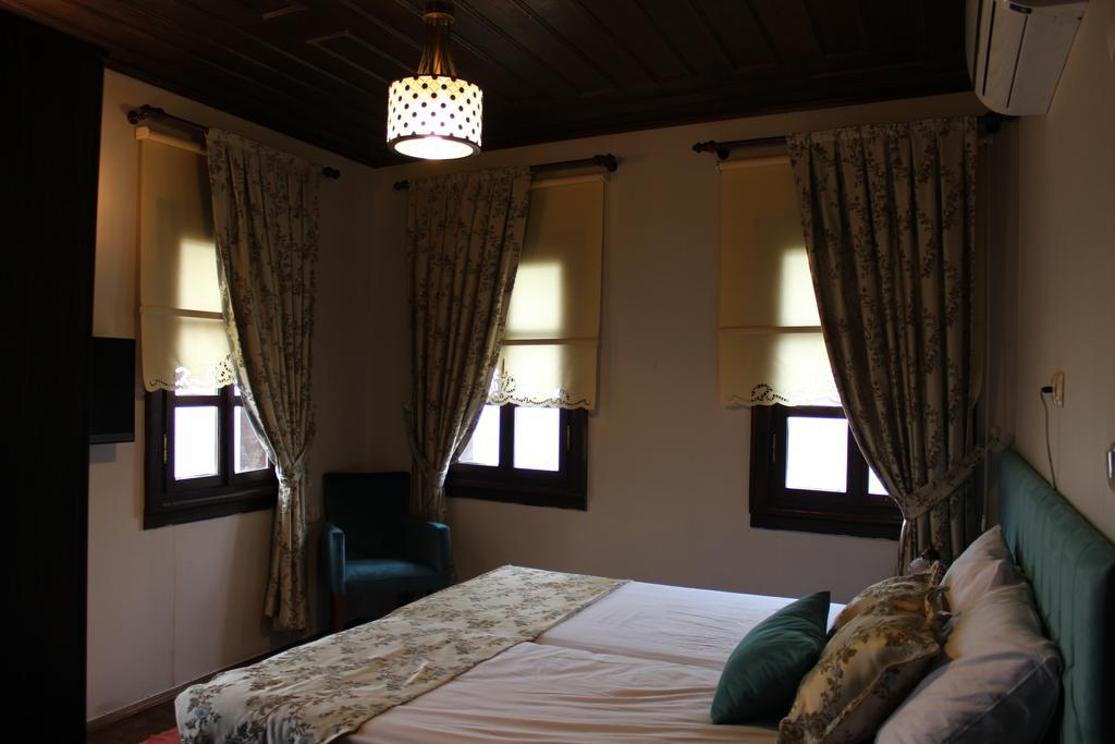 Faik Bey Konagi Bed and Breakfast Golyazi Rum bild