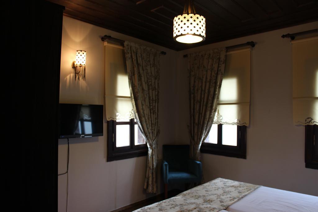 Faik Bey Konagi Bed and Breakfast Golyazi Rum bild